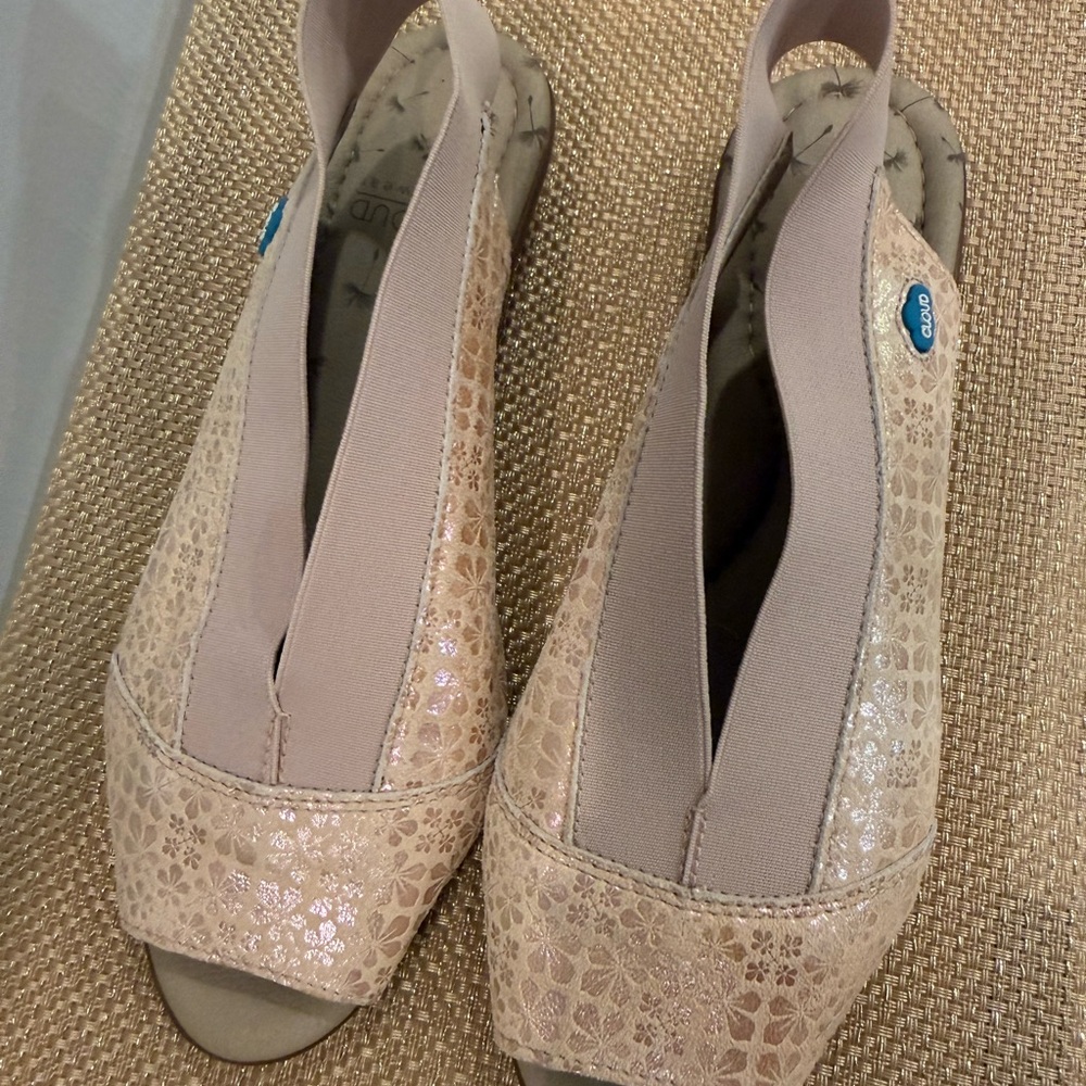 Chic Beige Women's Sandals